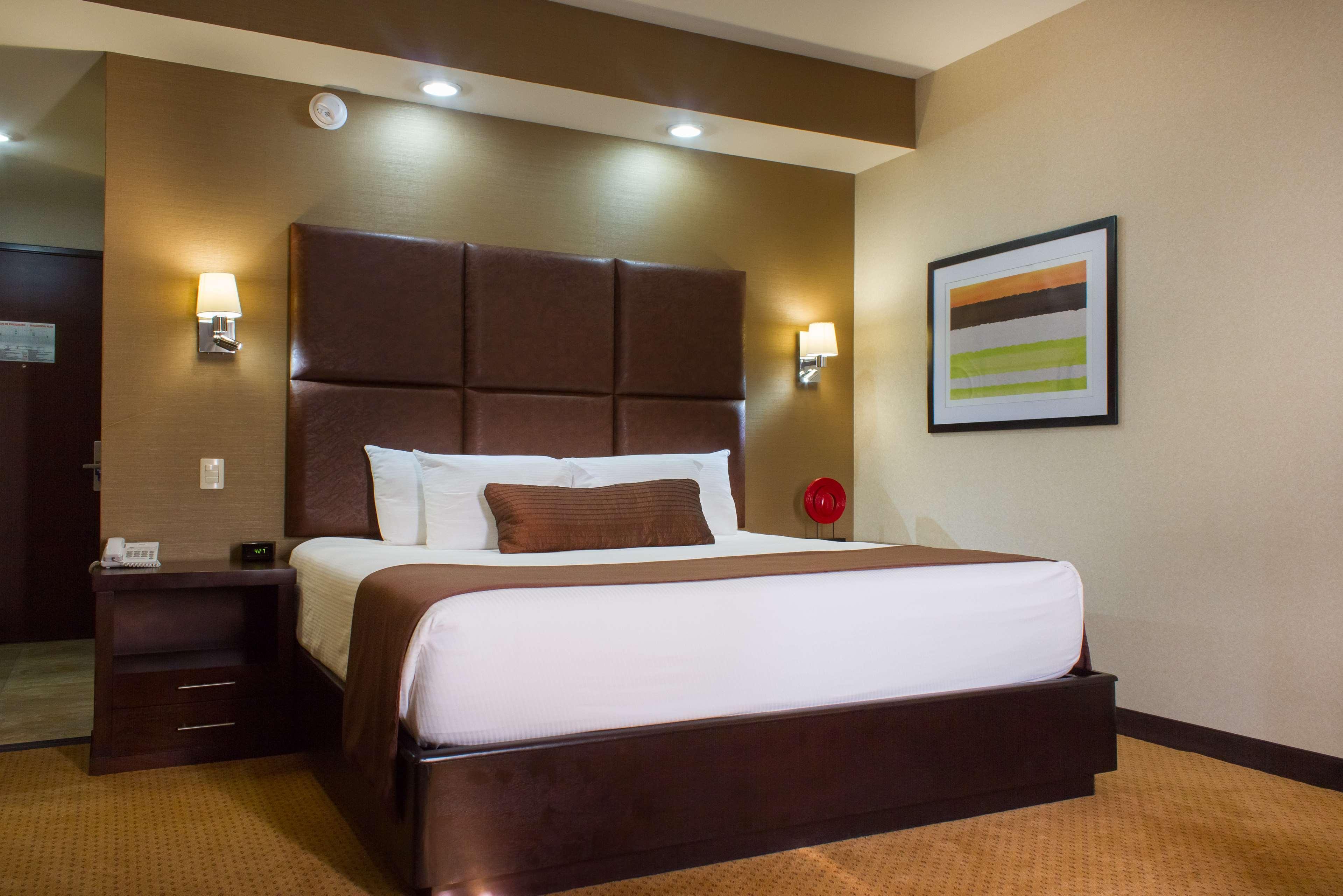 Best Western Premier Monterrey Aeropuerto Apodaca Exteriér fotografie A typical room at the hotel