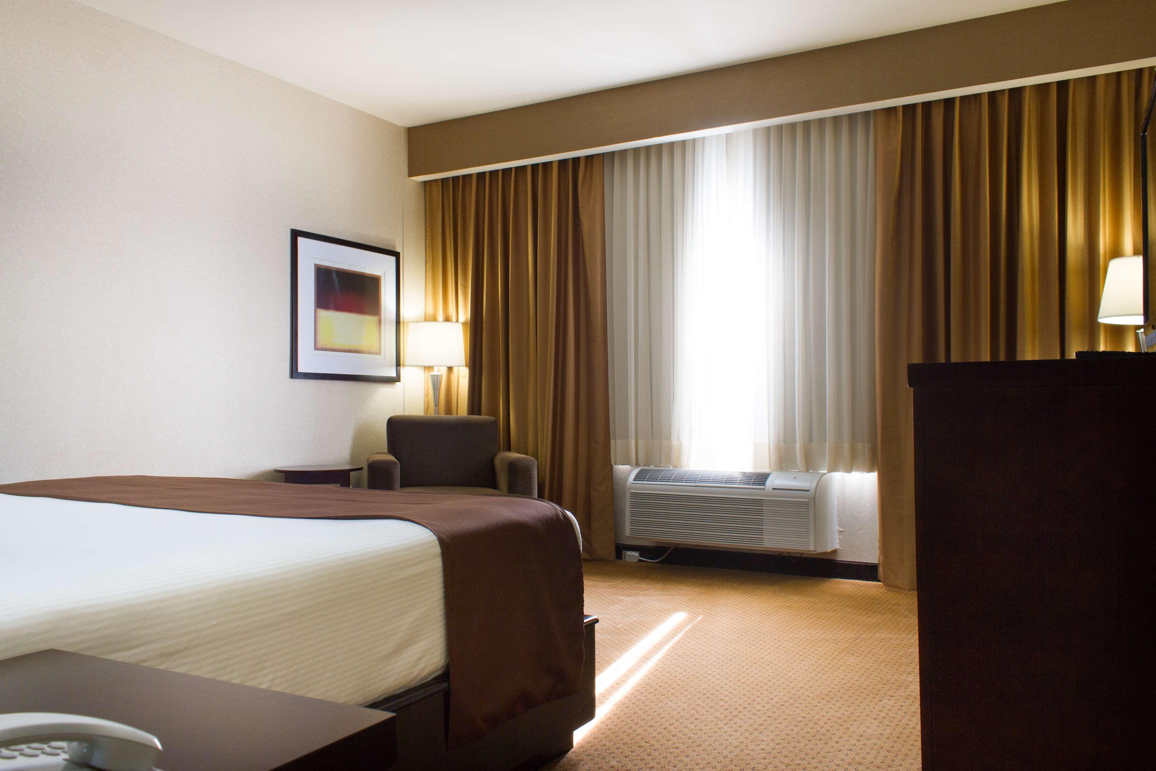 Best Western Premier Monterrey Aeropuerto Apodaca Exteriér fotografie A typical room at the Holiday Inn Express