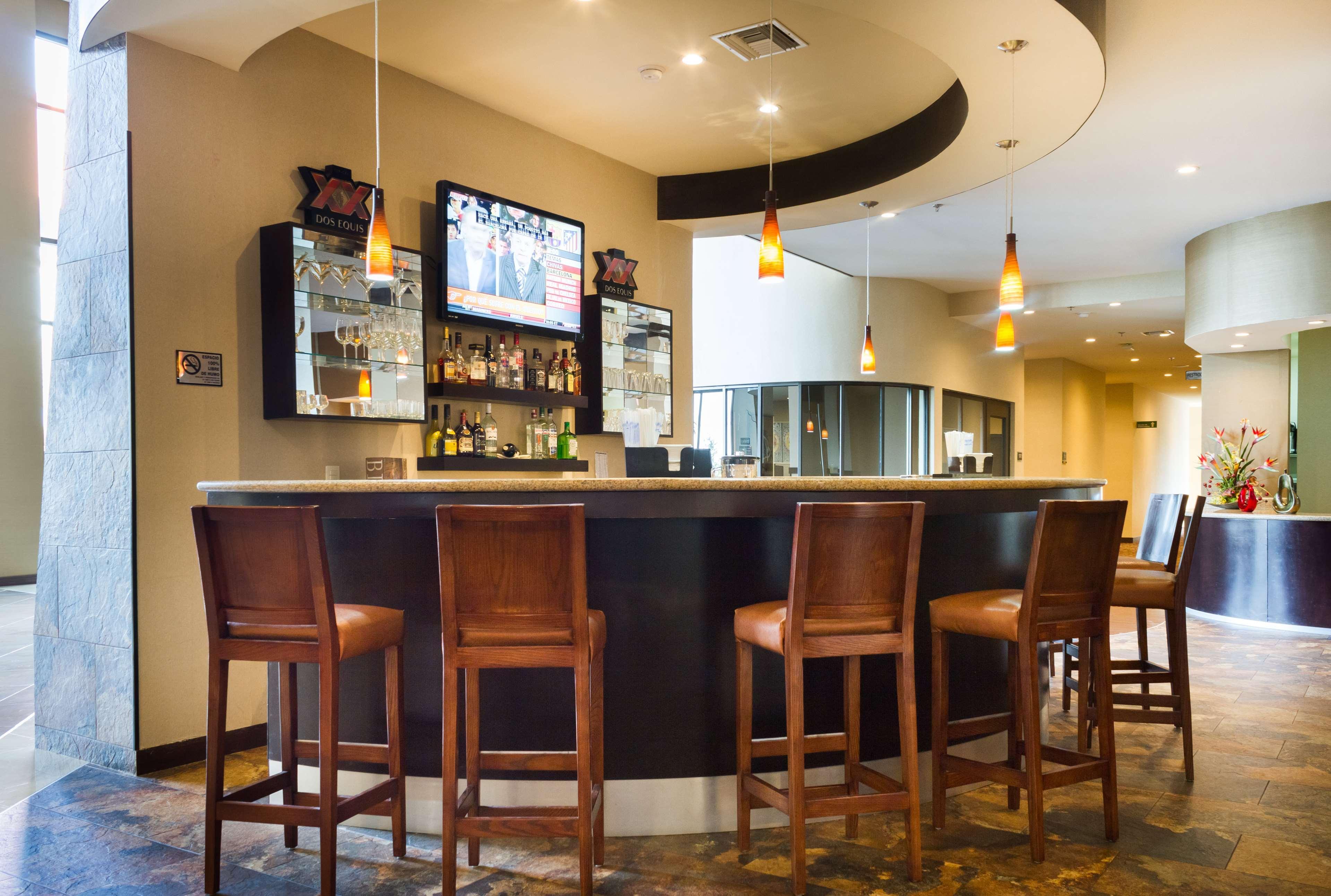 Best Western Premier Monterrey Aeropuerto Apodaca Exteriér fotografie The bar at the Westin