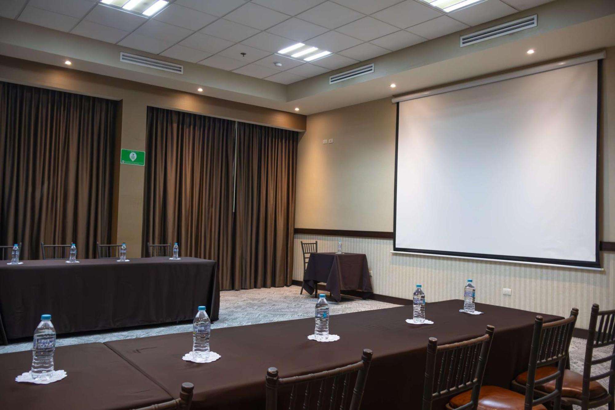 Best Western Premier Monterrey Aeropuerto Apodaca Exteriér fotografie Meeting room