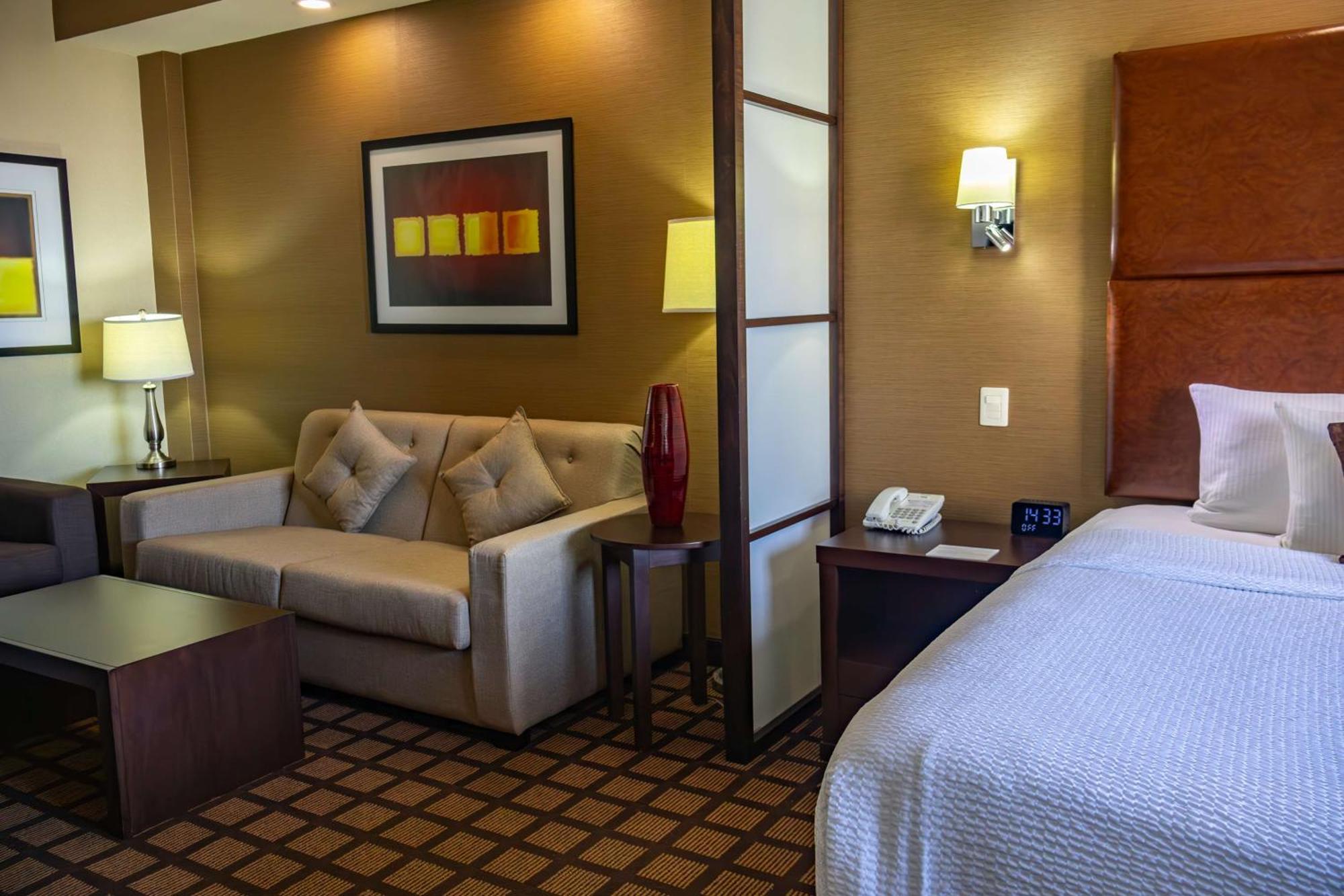 Best Western Premier Monterrey Aeropuerto Apodaca Exteriér fotografie A typical hotel room at the Residence Inn
