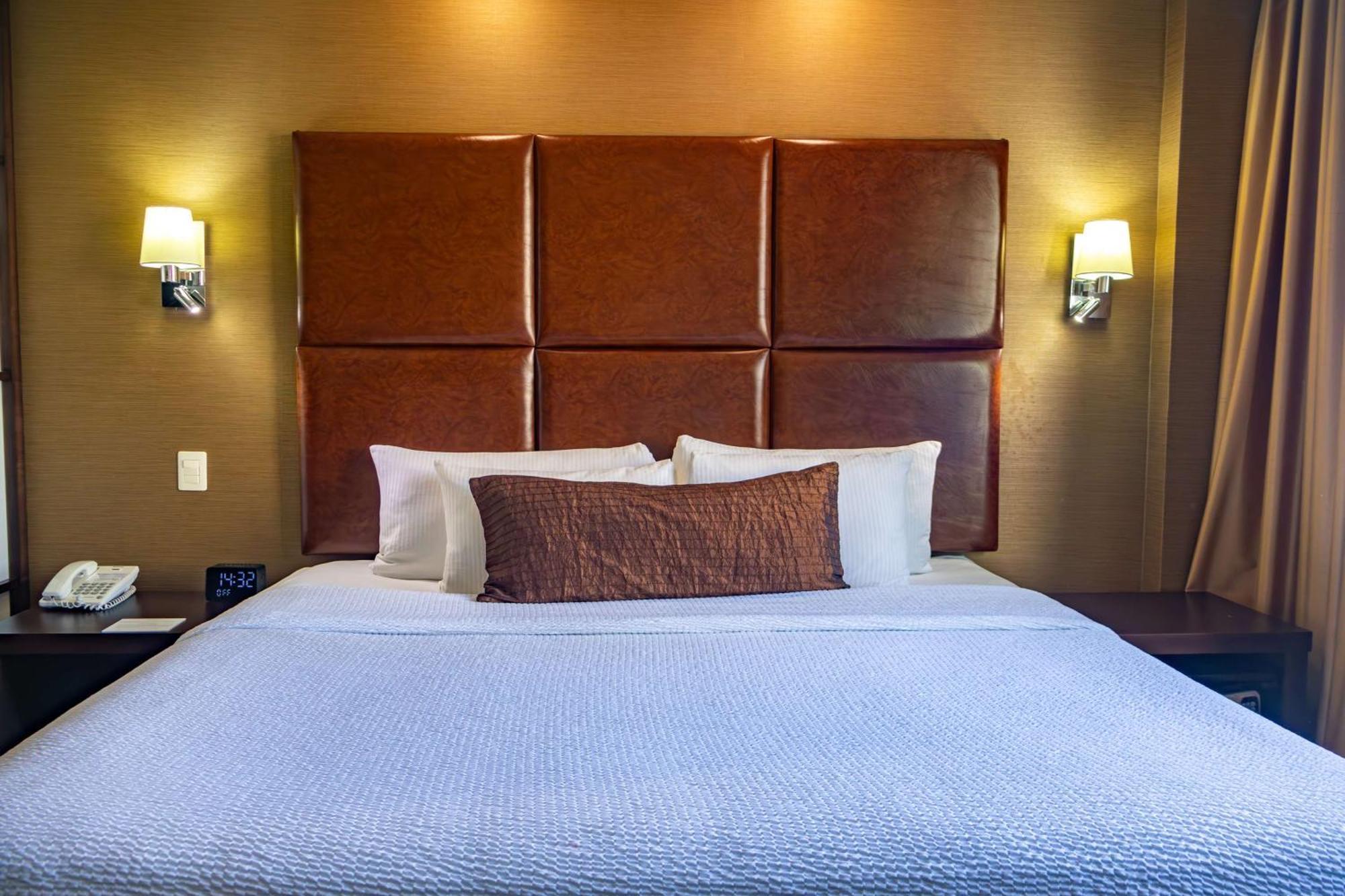 Best Western Premier Monterrey Aeropuerto Apodaca Exteriér fotografie A bed