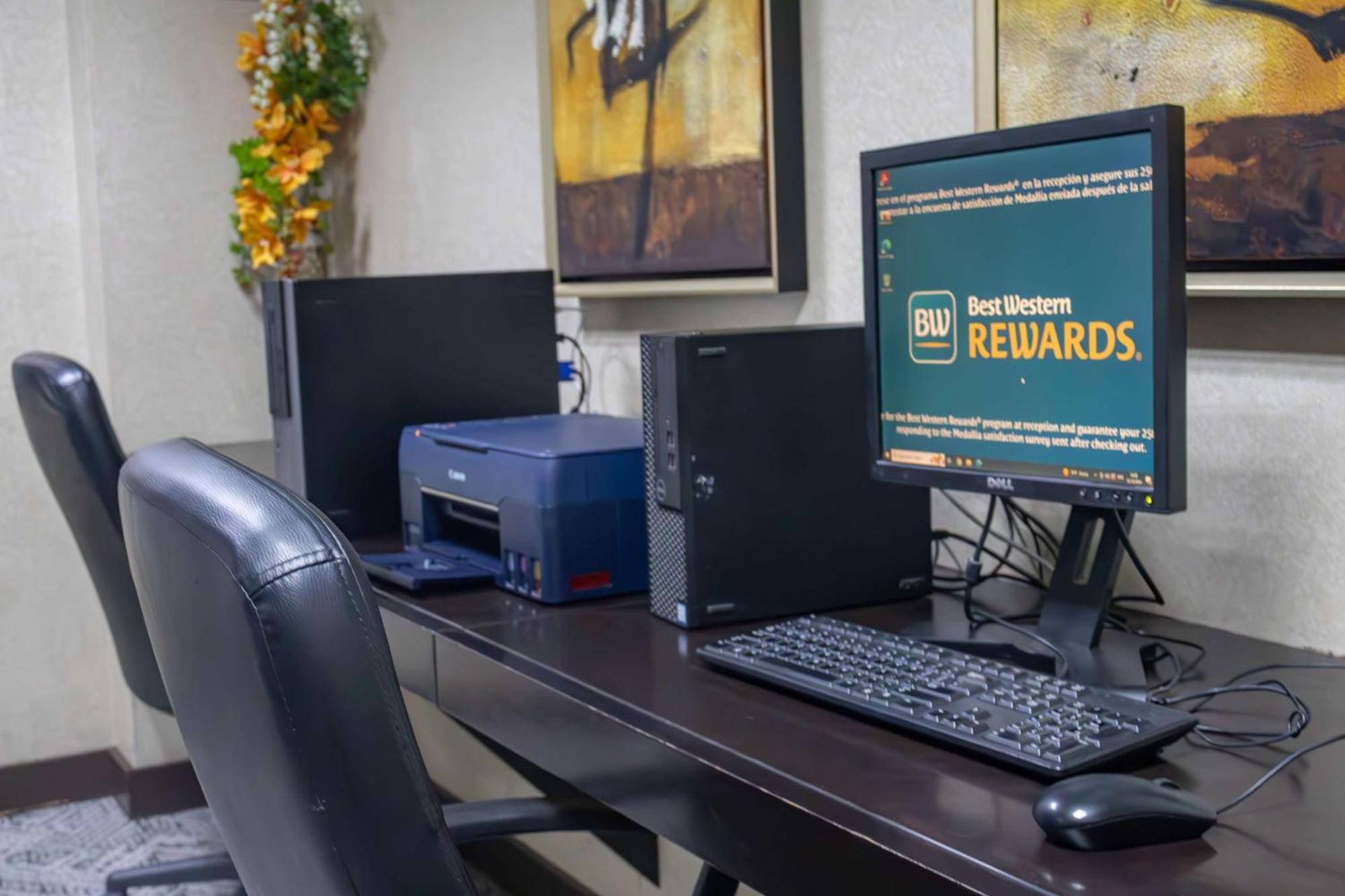 Best Western Premier Monterrey Aeropuerto Apodaca Exteriér fotografie A computer with a printer