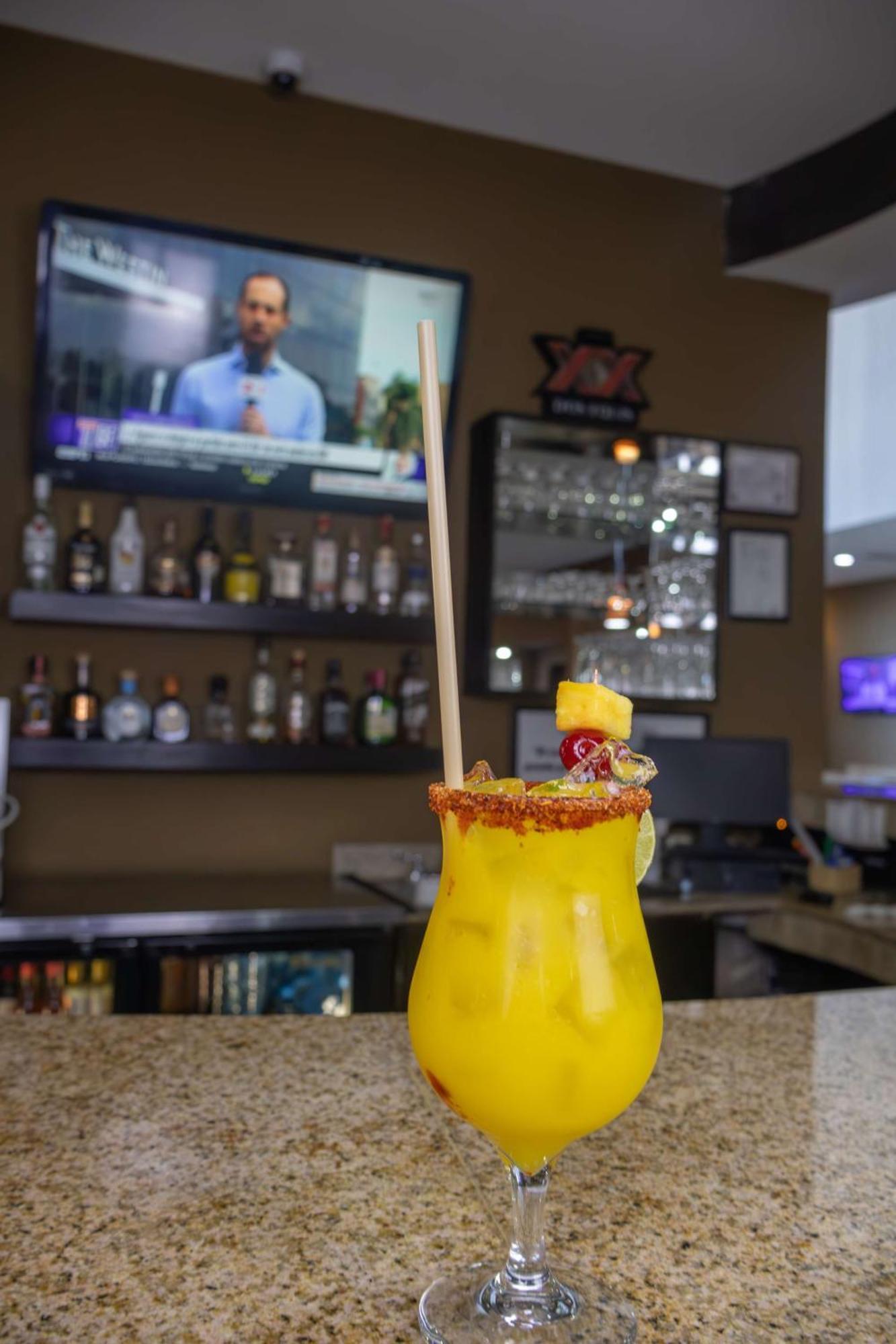 Best Western Premier Monterrey Aeropuerto Apodaca Exteriér fotografie A mango margarita