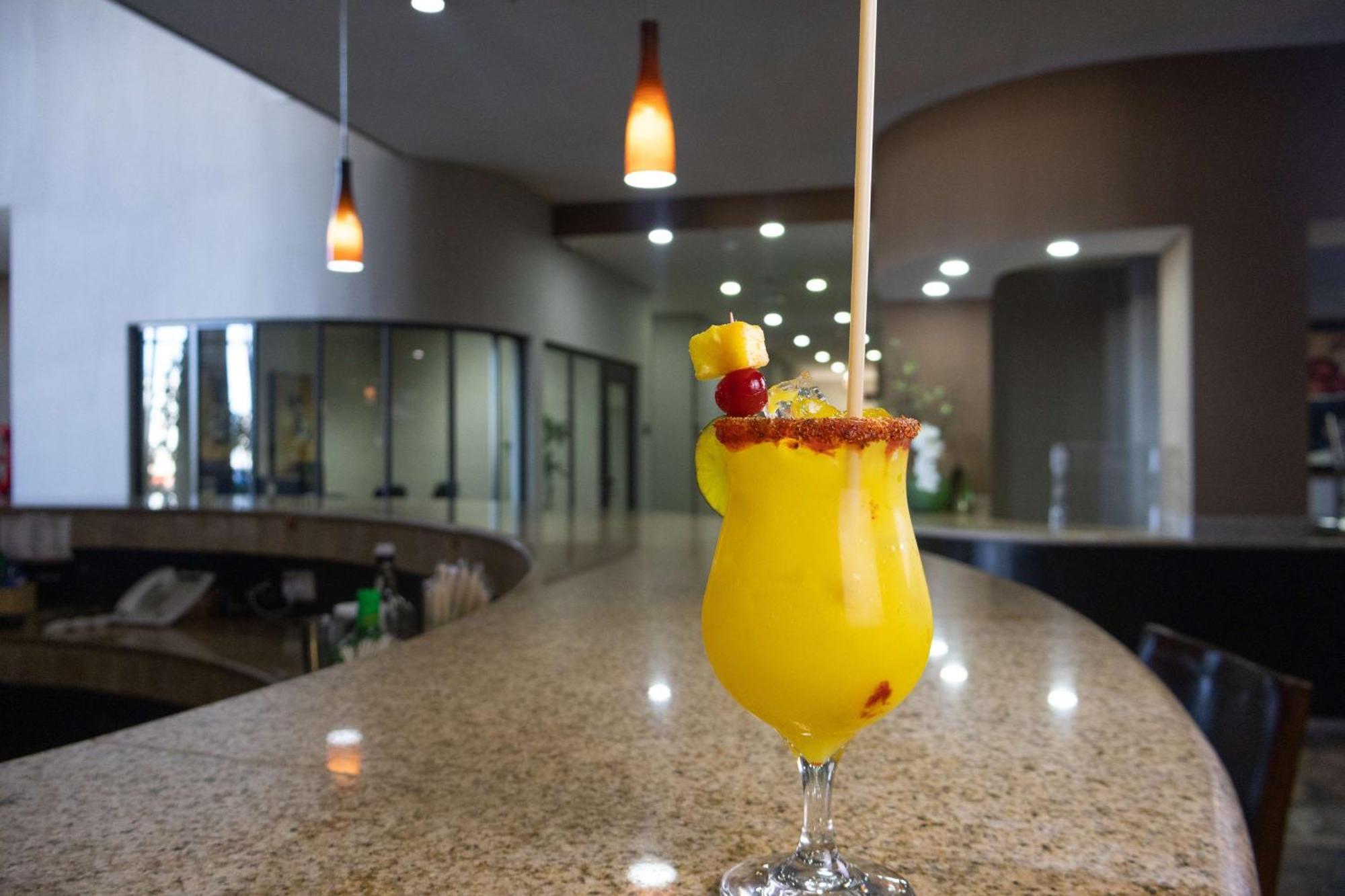 Best Western Premier Monterrey Aeropuerto Apodaca Exteriér fotografie A mango margarita