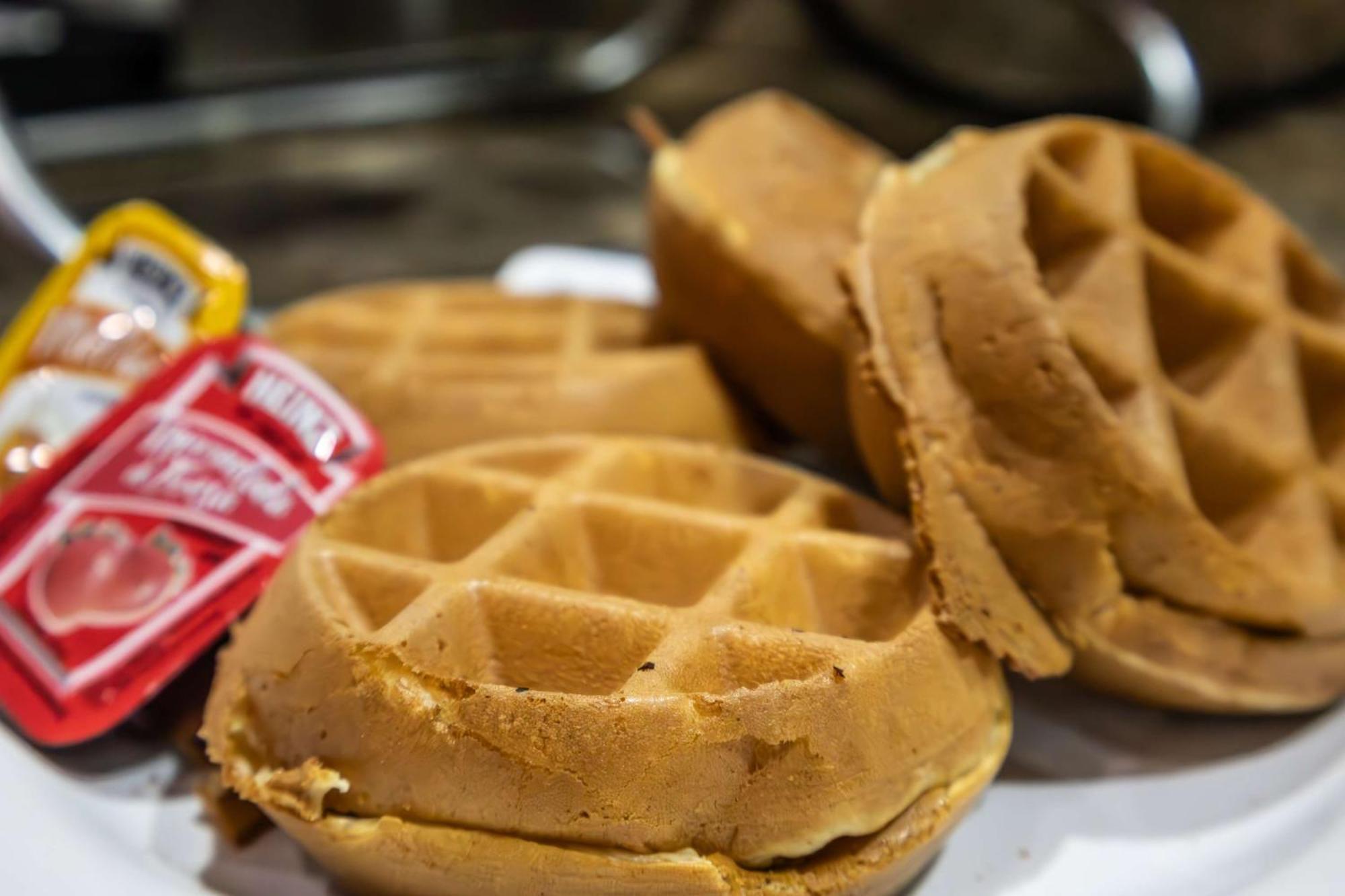 Best Western Premier Monterrey Aeropuerto Apodaca Exteriér fotografie A waffle sandwich